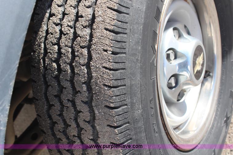 image for item H7820 1994 Chevrolet Suburban K2500 SUV