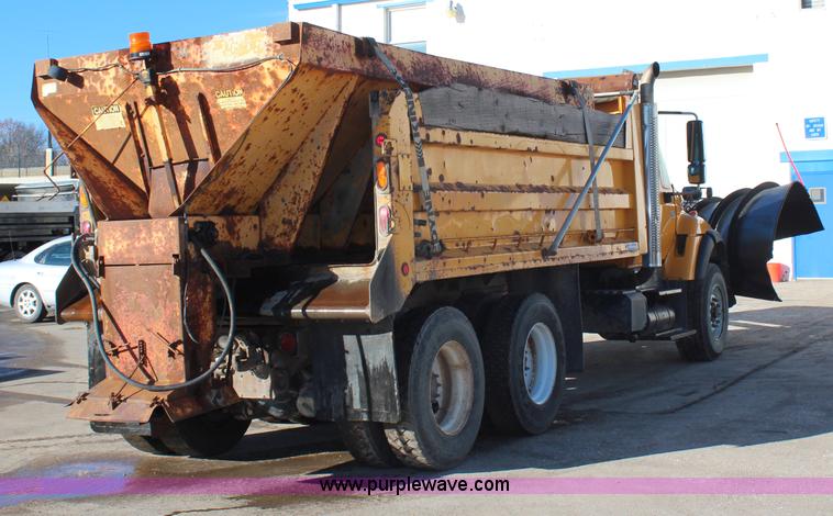 image for item H7822 2003 International 7400 dump truck