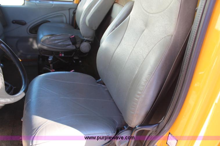 image for item H7822 2003 International 7400 dump truck