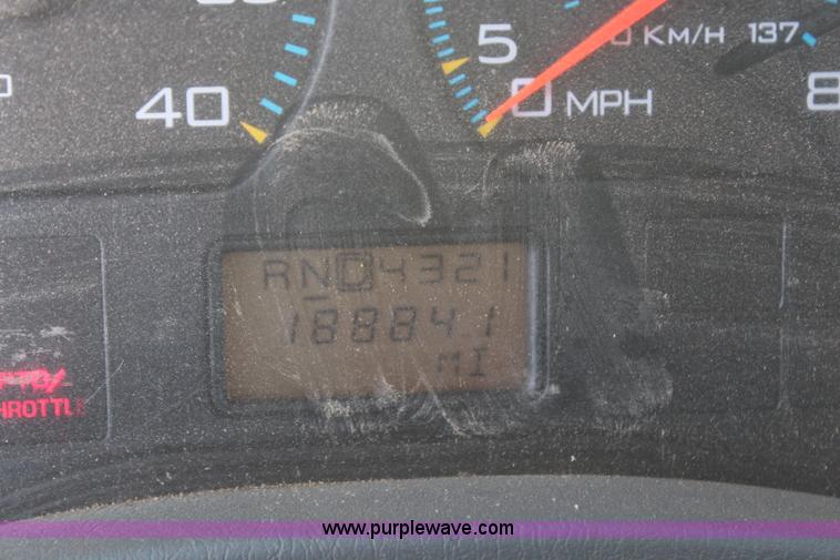 image for item H7822 2003 International 7400 dump truck