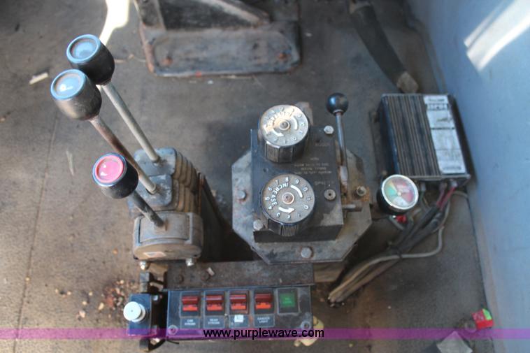 image for item H7822 2003 International 7400 dump truck