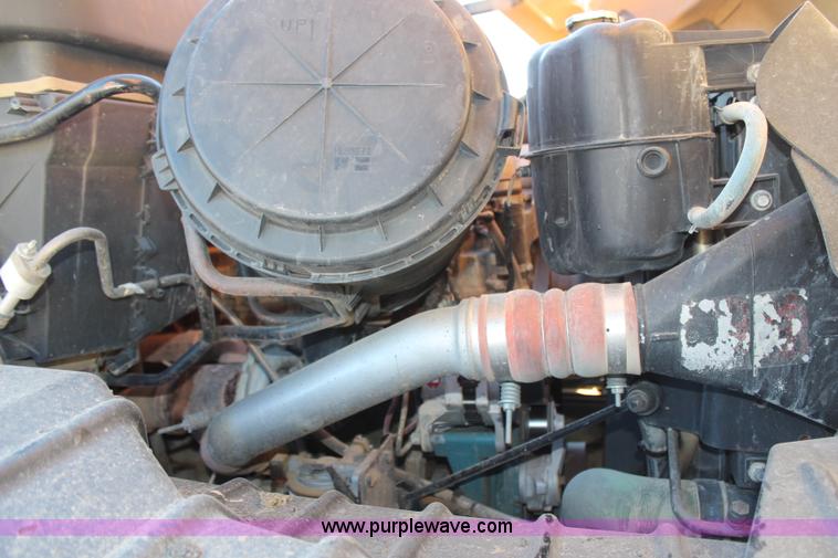 image for item H7822 2003 International 7400 dump truck