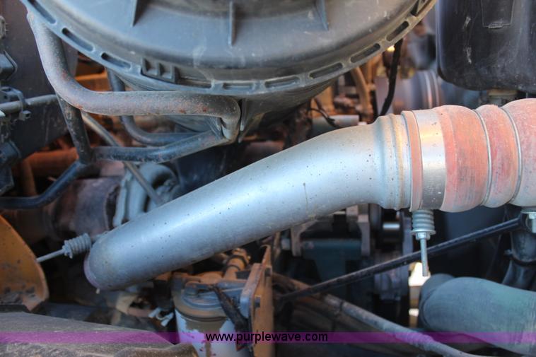 image for item H7822 2003 International 7400 dump truck