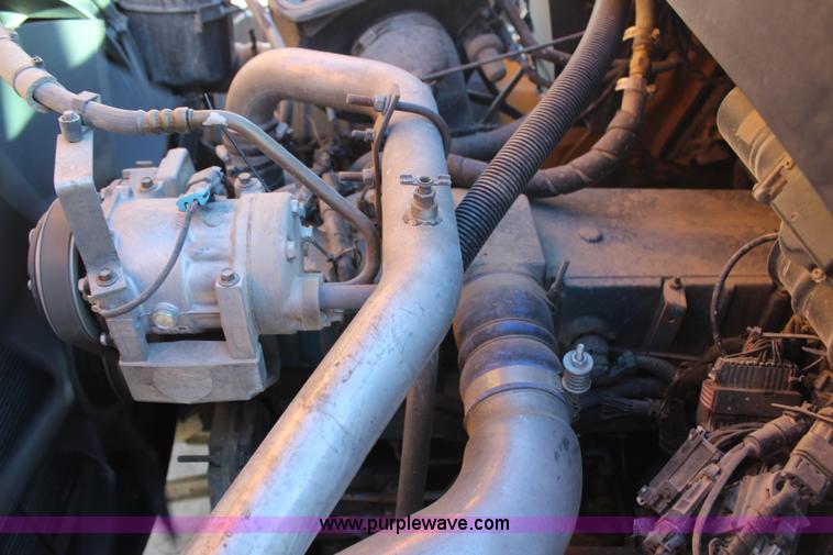 image for item H7822 2003 International 7400 dump truck