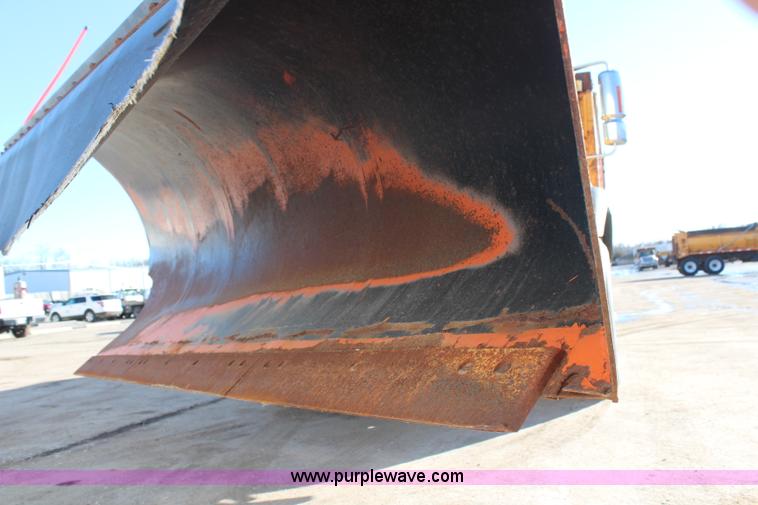 image for item H7822 2003 International 7400 dump truck