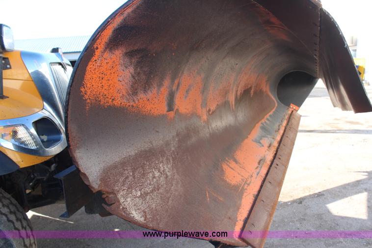 image for item H7822 2003 International 7400 dump truck