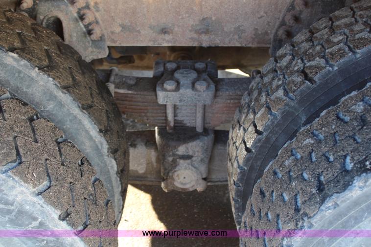 image for item H7822 2003 International 7400 dump truck