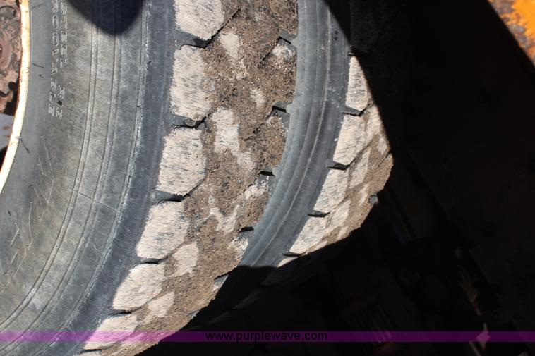 image for item H7822 2003 International 7400 dump truck