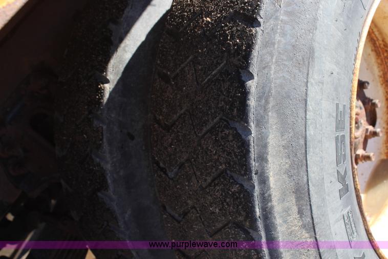 image for item H7822 2003 International 7400 dump truck