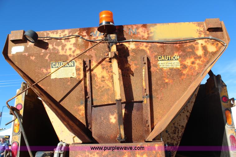 image for item H7822 2003 International 7400 dump truck