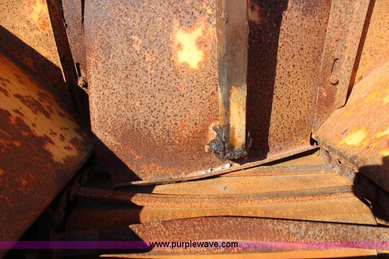 image for item H7822 2003 International 7400 dump truck