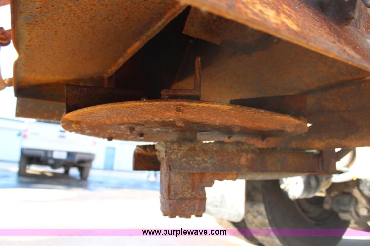 image for item H7822 2003 International 7400 dump truck