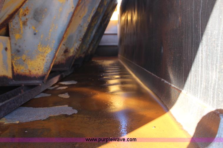 image for item H7822 2003 International 7400 dump truck