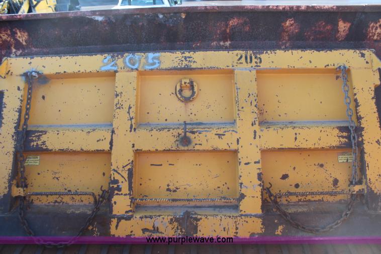 image for item H7822 2003 International 7400 dump truck