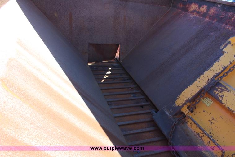 image for item H7822 2003 International 7400 dump truck