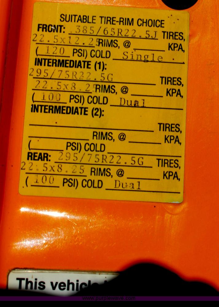 image for item H7822 2003 International 7400 dump truck