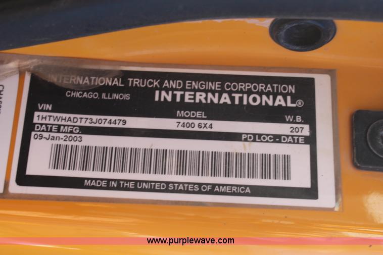 image for item H7822 2003 International 7400 dump truck