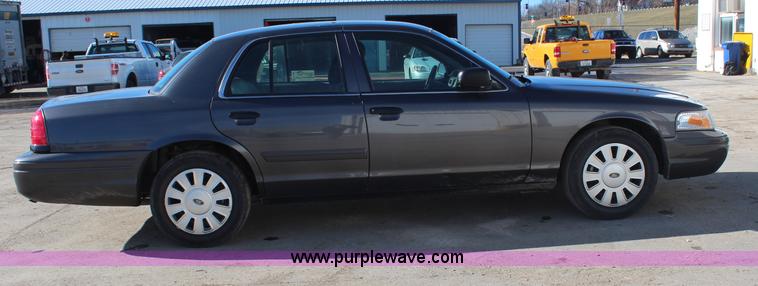 image for item H7832 2011 Ford Crown Victoria Police Interceptor