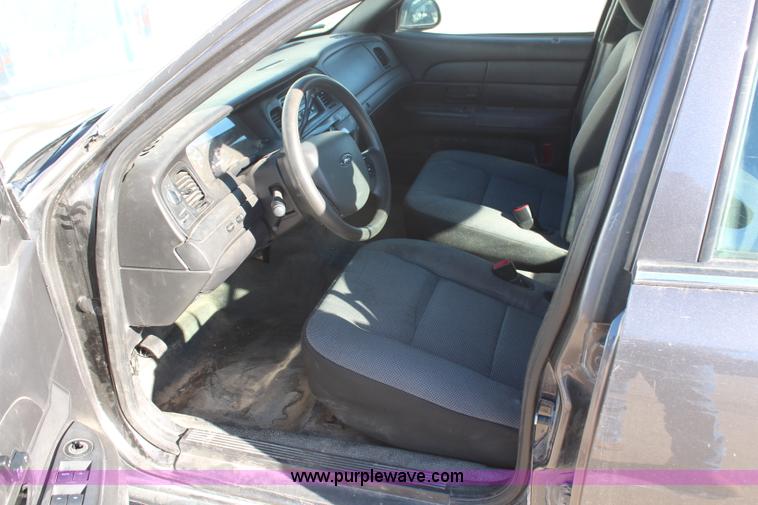 image for item H7832 2011 Ford Crown Victoria Police Interceptor