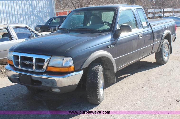 image for item H7833 2000 Ford Ranger SuperCab pickup truck