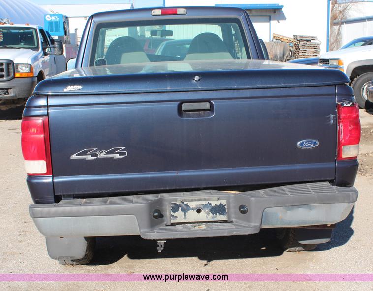 image for item H7833 2000 Ford Ranger SuperCab pickup truck