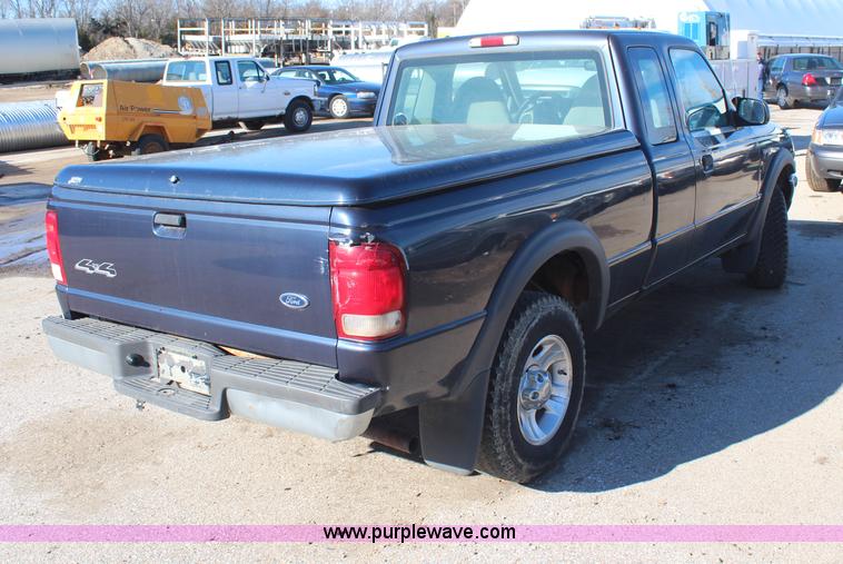 image for item H7833 2000 Ford Ranger SuperCab pickup truck