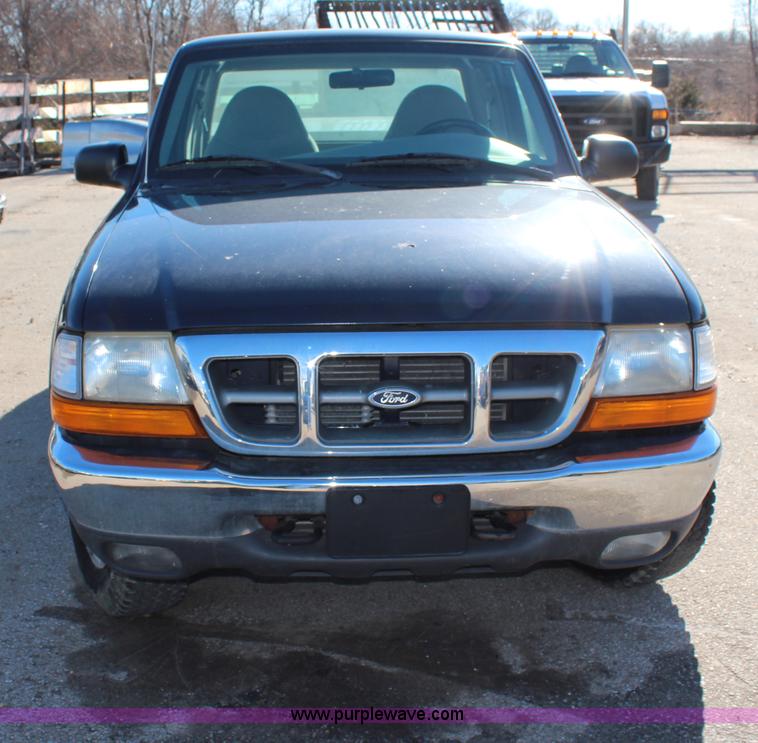 image for item H7833 2000 Ford Ranger SuperCab pickup truck