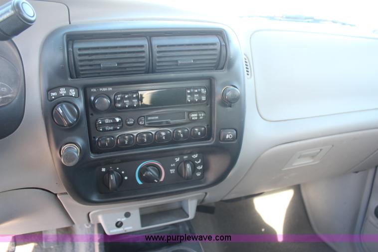 image for item H7833 2000 Ford Ranger SuperCab pickup truck