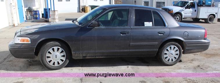 image for item H7837 2001 Ford Crown Victoria Police Interceptor