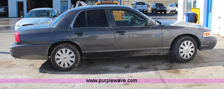 image for item H7837 2001 Ford Crown Victoria Police Interceptor