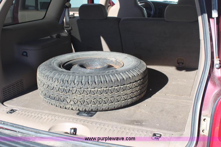 image for item H7838 2002 Dodge Durango SUV