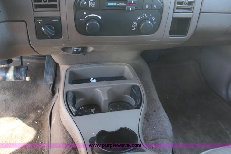image for item H7838 2002 Dodge Durango SUV