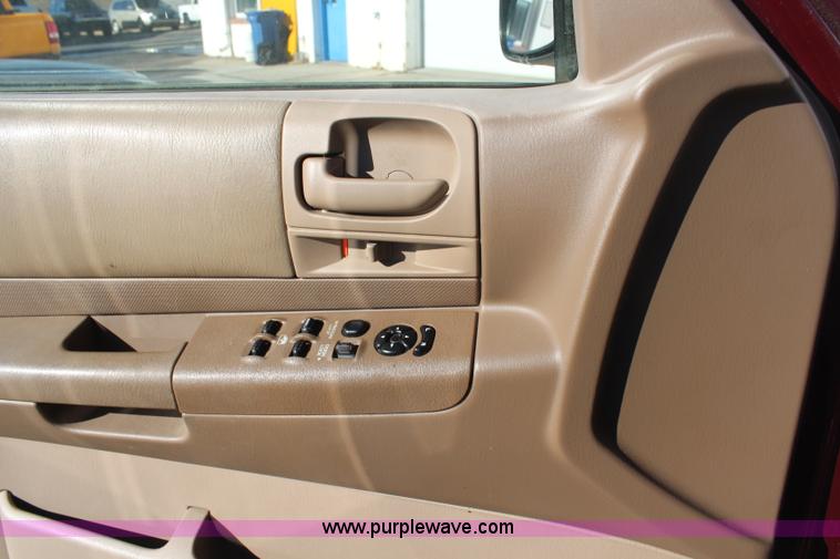 image for item H7838 2002 Dodge Durango SUV