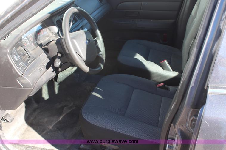image for item H7861 2010 Ford Crown Victoria Police Interceptor