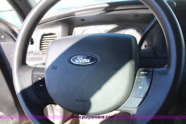 image for item H7865 2007 Ford Crown Victoria Police Interceptor