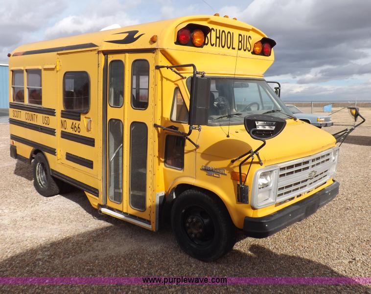 image for item I9196 1990 Chevrolet G30 transit vehicle