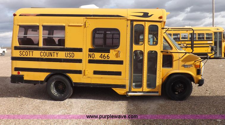 image for item I9196 1990 Chevrolet G30 transit vehicle