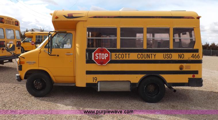 image for item I9196 1990 Chevrolet G30 transit vehicle