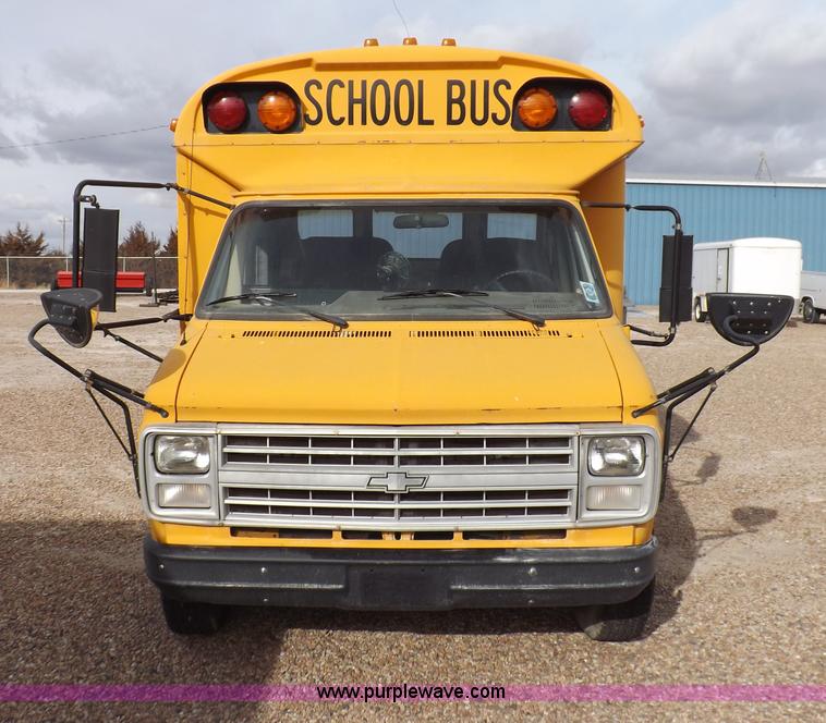 image for item I9196 1990 Chevrolet G30 transit vehicle