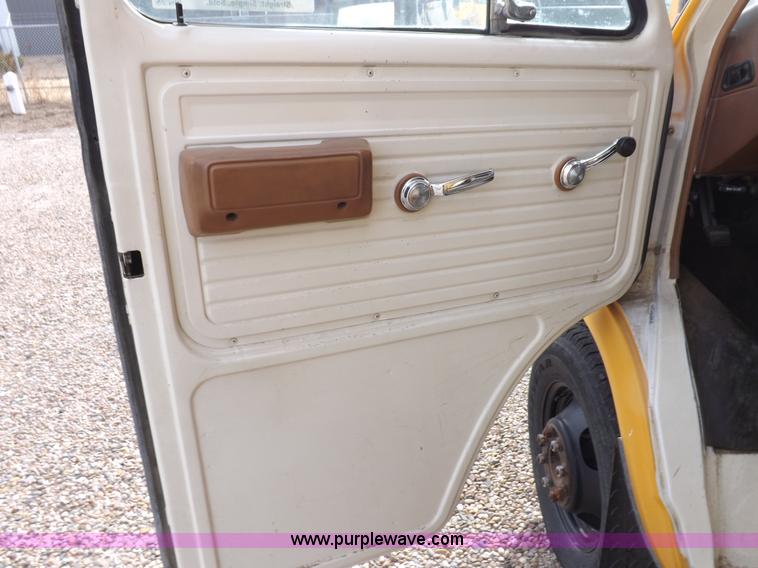 image for item I9196 1990 Chevrolet G30 transit vehicle