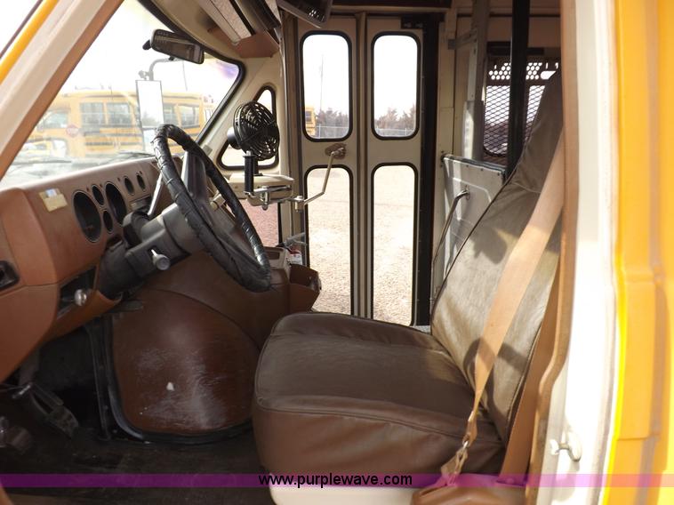 image for item I9196 1990 Chevrolet G30 transit vehicle