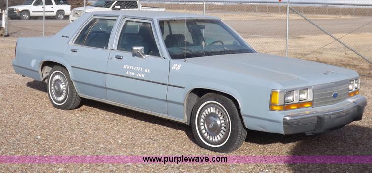 image for item I9200 1988 Ford Crown Victoria