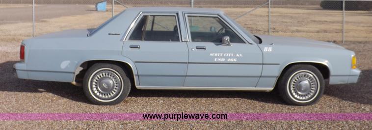 image for item I9200 1988 Ford Crown Victoria