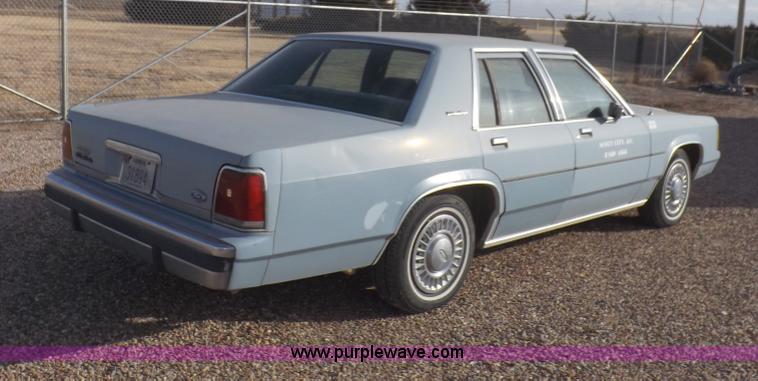 image for item I9200 1988 Ford Crown Victoria