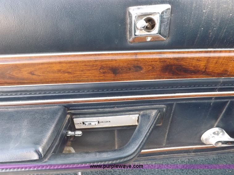 image for item I9200 1988 Ford Crown Victoria