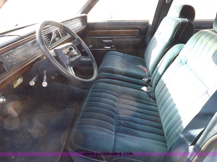 image for item I9200 1988 Ford Crown Victoria