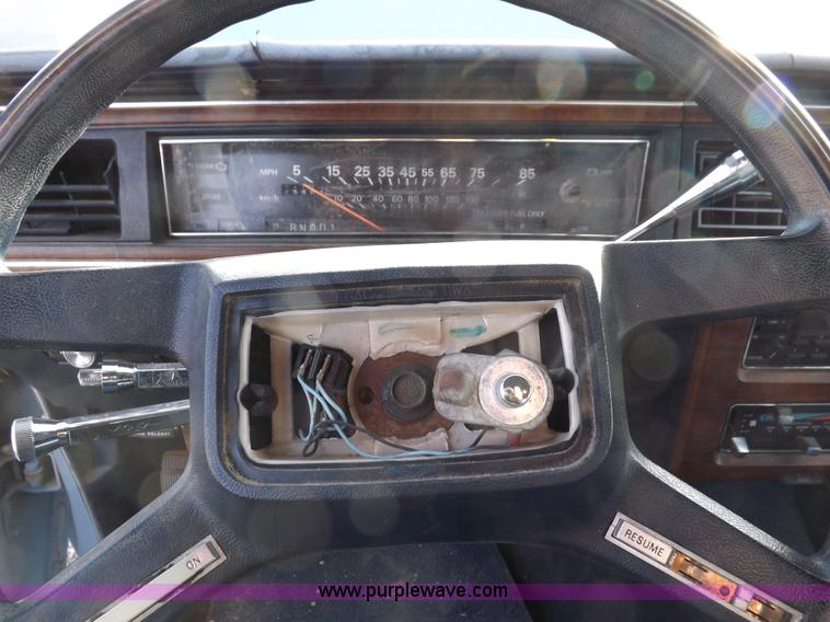 image for item I9200 1988 Ford Crown Victoria