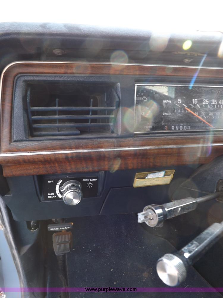 image for item I9200 1988 Ford Crown Victoria