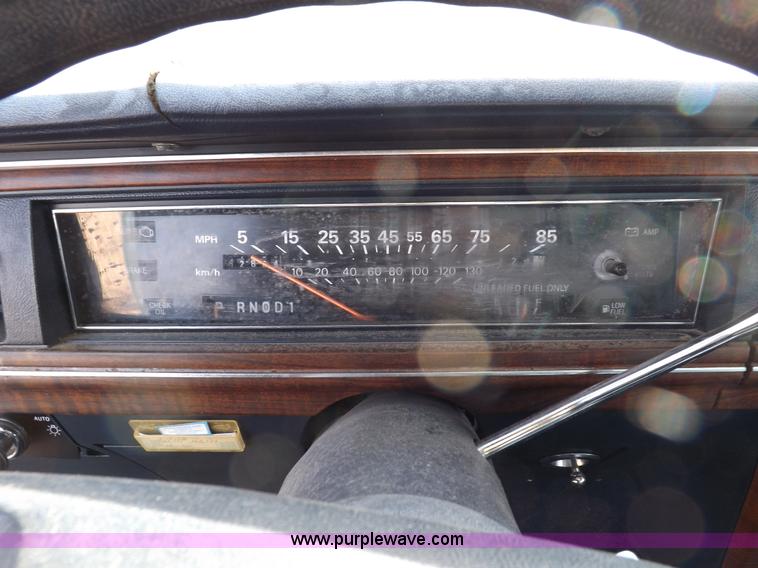 image for item I9200 1988 Ford Crown Victoria