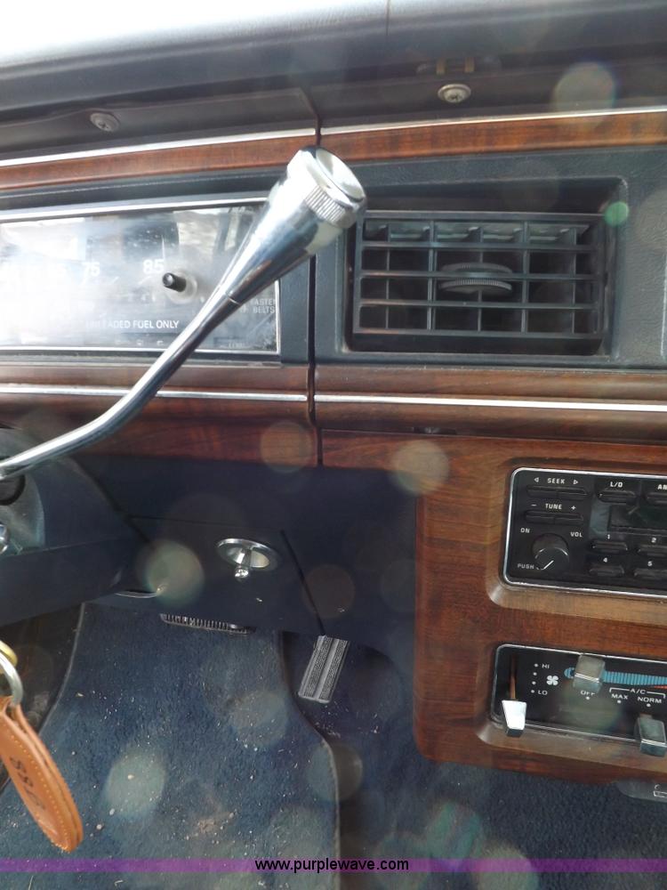 image for item I9200 1988 Ford Crown Victoria